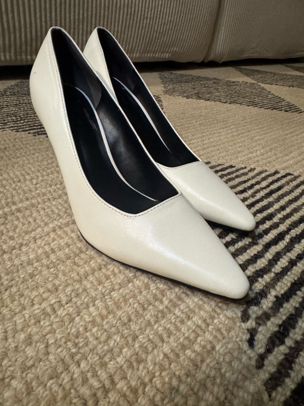 Nordstrom Lexxy Ivory Vanilla Leather Pointed Toe Pumps Size 6 NWOT
